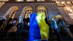 Happening s názvem Vraťme vlajku na Muzeum!