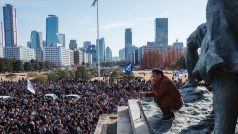 Jihokorejci protestují proti stannému právu.