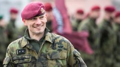 43. výsadkový pluk je součástí Pozemních sil Armády České republiky z Chrudimi odjíždí na misi na Slovensko.