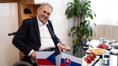 Miloš Zeman ve své kanceláři čeká na Petera Pellegriniho