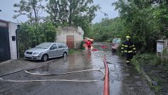 Hasiči museli zasahovat už během pátku. A to třeba i na místech ve Středočeském kraji