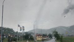 Malé tornádo ve Valtířově na Ústecku