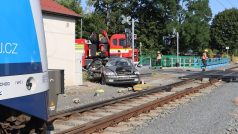 Vlak na Olomoucku smetl osobní automobil