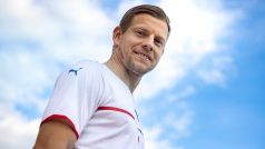 Matěj Vydra pózuje v novém dresu české fotbalové reprezentace