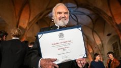 Herec Zdeněk Svěrák se státním vyznamenáním