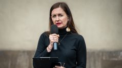 Klára Šimáčková Laurenčíková na protestu proti nízkým trestům za znásilnění