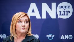 Místopředsedkyně poslaneckého klubu ANO Alena Schillerová na tiskové konferenci poslaneckého klubu ANO před schůzí Sněmovny