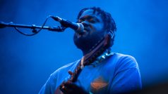 Hlavní hvězdou čtvrtečního programu byl britský zpěvák a skladatel Michael Kiwanuka, který se proslavil především autorstvím úvodní znělky seriálu Sedmilhářky