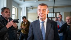 Andrej Babiš odchází z Vrchního soudu v Praze, který se zabývá kauzou Čapí hnízdo