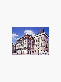 palác Kinských a Dům u zvonu