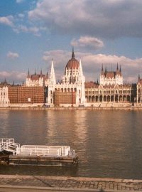 Budapešť - Parlament (pravý břeh Dunaje, Pešť)