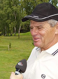 Golf si s chutí zahrál i Milan Kňažko,