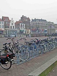 Leiden je typickým nizozemským městem bicyklů