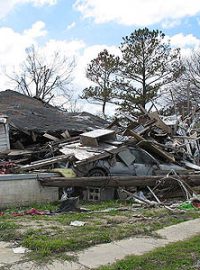 Předměstí New Orleans několik měsíců po Katrině