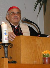 Kardinál Miloslav Vlk při kázání