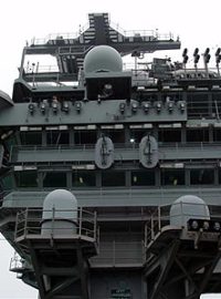 Letadlová loď USS Nimitz je svět sám pro sebe,