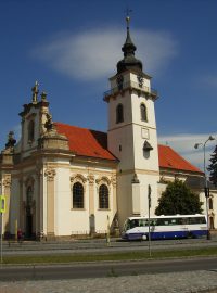 Kostel sv. Bartoloměje byl postaven heřmanoměsteckým stavitelem F.T. Jedličkou v letech 1756 - 1761, kazatelna a oltáře jsou dílem bratří Pacáků