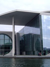 Moderní budova městského zastupitelstva v Berlíně