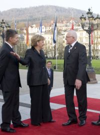 Angela Merkelová s manželem vítají Václava Klause