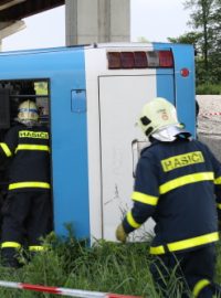 Cvičení záchranářů (zásah při zřícení autobusu z dálničního mostu)