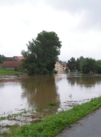 Rozvodněná Blanice v Heřmani