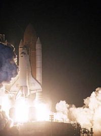 raketoplán Discovery při startu