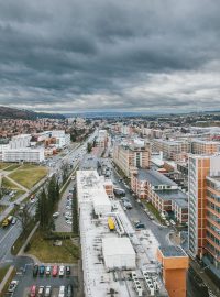 Pohled na třídu Tomáše Bati z Baťova mrakodrapu směrem na západ