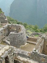 Sluneční chrám Intihuatana na Machu Picchu