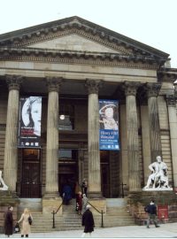 ...či Walker Art Gallery, která rovněž sídlí v přístavním městě Liverpool.