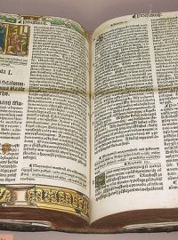 Severýnova bible z roku 1537 v expozici Regionálního muzea v Náchodě.