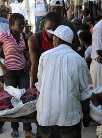 Lékaři bez hranic pokračují v poskytování zdravotnické pomoci obětem zemětřesení na Haiti ve svých zdravotnických zařízeních.