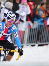 Kateřina Nash (ČR) na trati před většinou českými fanoušky.