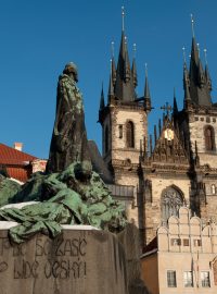 Pomník Jana Husa, Staroměstské náměstí, Kostel P. Marie před Týnem, Praha 1