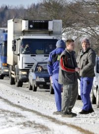 Kolona na silnici E59 na Jihlavsku