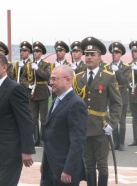 Ministr obrany ČR Martin Barták (vpravo) a arménský ministr obrany Seyran Ohanjan.