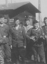Samuel Kunz s  mandolínou v Belzecu