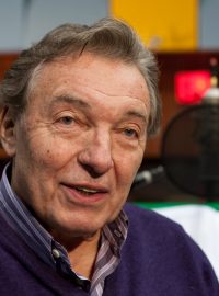 Karel Gott ve studio A Českého rozhlasu v Karlíně
