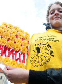 Žluté květy jako symbol Českého dne proti rakovině