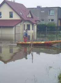 Hasiči odčerpávají vodu v Ostravě-Antošovicích