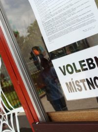 Volební místnost v Základní škole v Brně - Líšni