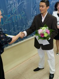Ve třídě se právě rozdávala vysvědčení