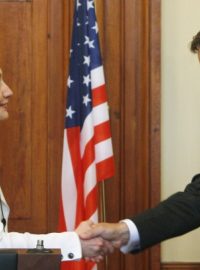 Americká ministryně zahraničí Hillary Clintonová a polský ministr zahraničí Radoslaw Sikorský