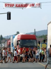 Lidé na Třinecku protestovali proti nadměrné kamionové přepravě