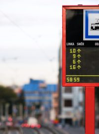 Nově přibyly také tyto panely, které by měly přehledně informovat o odjezdech nejbližších tramvají