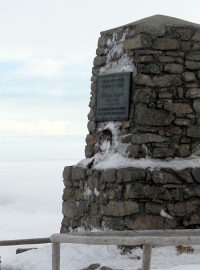 Mohyla Hanče a Vrbaty na hřebenech Krkonoš, nad Horními Mísečkami