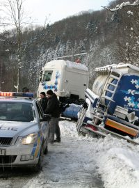 Vyprošťování cisterny na Karlovarsku