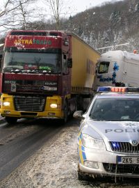 Vyprošťování cisterny na Karlovarsku