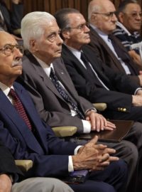 Diktátor Videla (druhý zleva) u argentinského soudu
