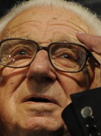 Nicholas Winton se premiéry filmu  Nickyho rodina osobně zúčastnil