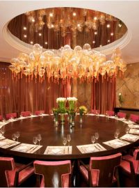 Lustr pro pekingský hotel Fairmont vyrobili čeští skláři
